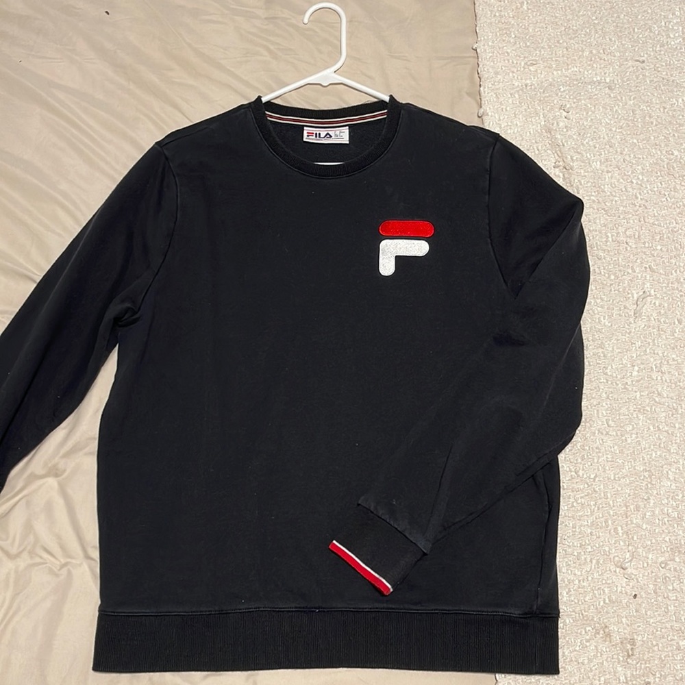 Black crew neck. Like new :)